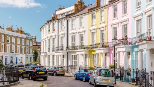 Colourful steet of Victorian buildings in different shades of white, pale yellow and pinks